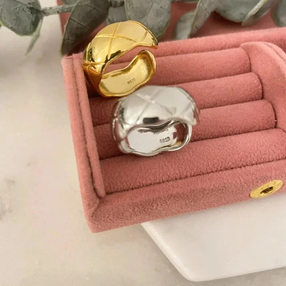 925 Sterling Silver Minimalist Ring Criss Cross Textured Ring Band - Picture 4 of 7